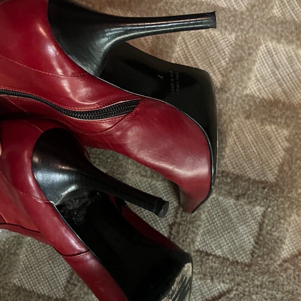 💋Charles David ♥️ Red Leather Stiletto Heeled Pointy Zippered Boots - Picture 16 of 16